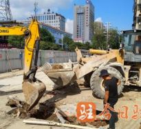 艹你逼高温下的坚守｜道路建设者用汗水铺就畅通路